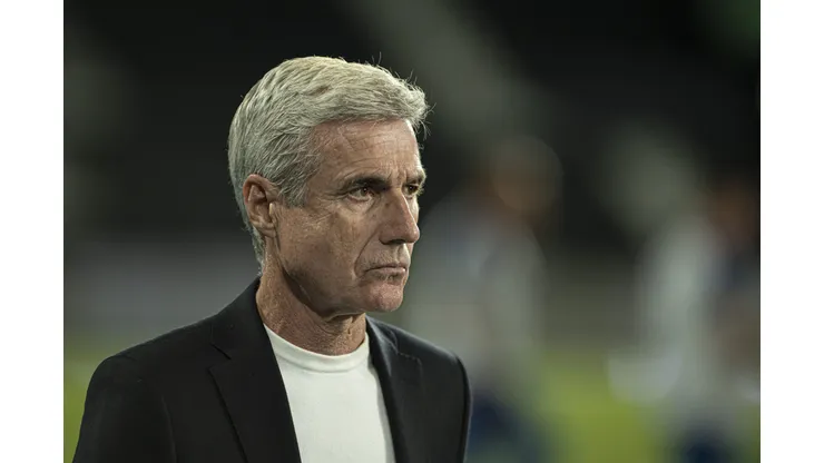 Luis Castro, quando foi técnico do Botafogo, no Engenhao, na temporadas de 2022 e 2023. Durante Foto: Jorge Rodrigues/AGIF