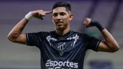 Erick Pulga comemorando gol durante partida entre Ceará e Paysandu, na Arena Castelão, pela Série B.