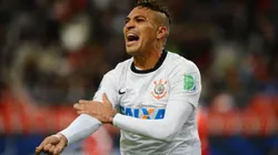 Paolo Guerrero comemorando gol pelo Corinthians. Foto: IMAGO