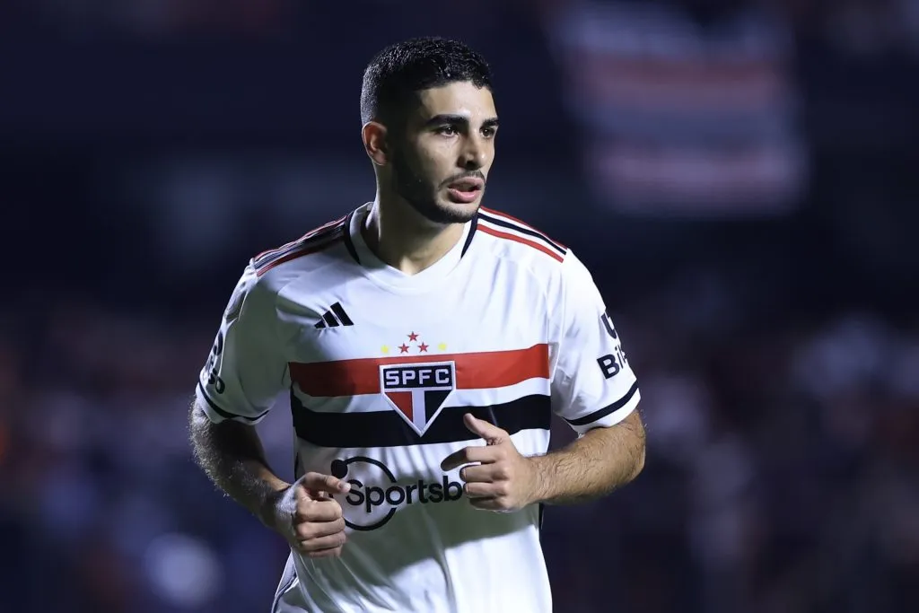 Michel Araújo deve ser negociado com o Bahia, de Rogério Ceni. Foto: Marcello Zambrana/AGIF