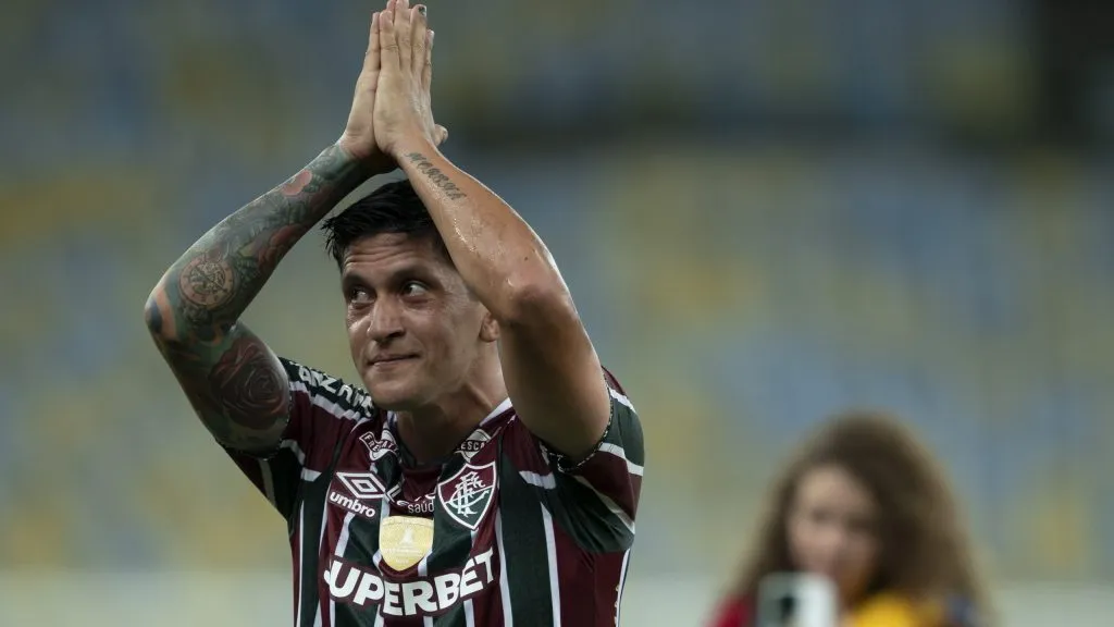Cano agradecendo a torcida. Foto: Jorge Rodrigues/AGIF
