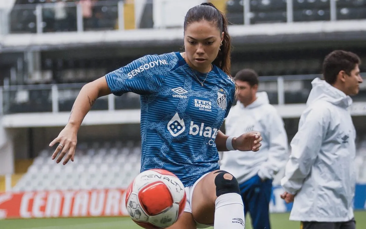 Reina Bonta, zagueira das Sereias da Vila que está com o pé na porta para deixar o time. Foto: Bruno Vaz/Santos FC