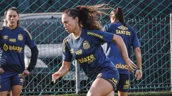 Reina Bonta, durante treino com o elenco das Sereias da Vila do Santos na alta temporada de 2023, antes de sua lesão.