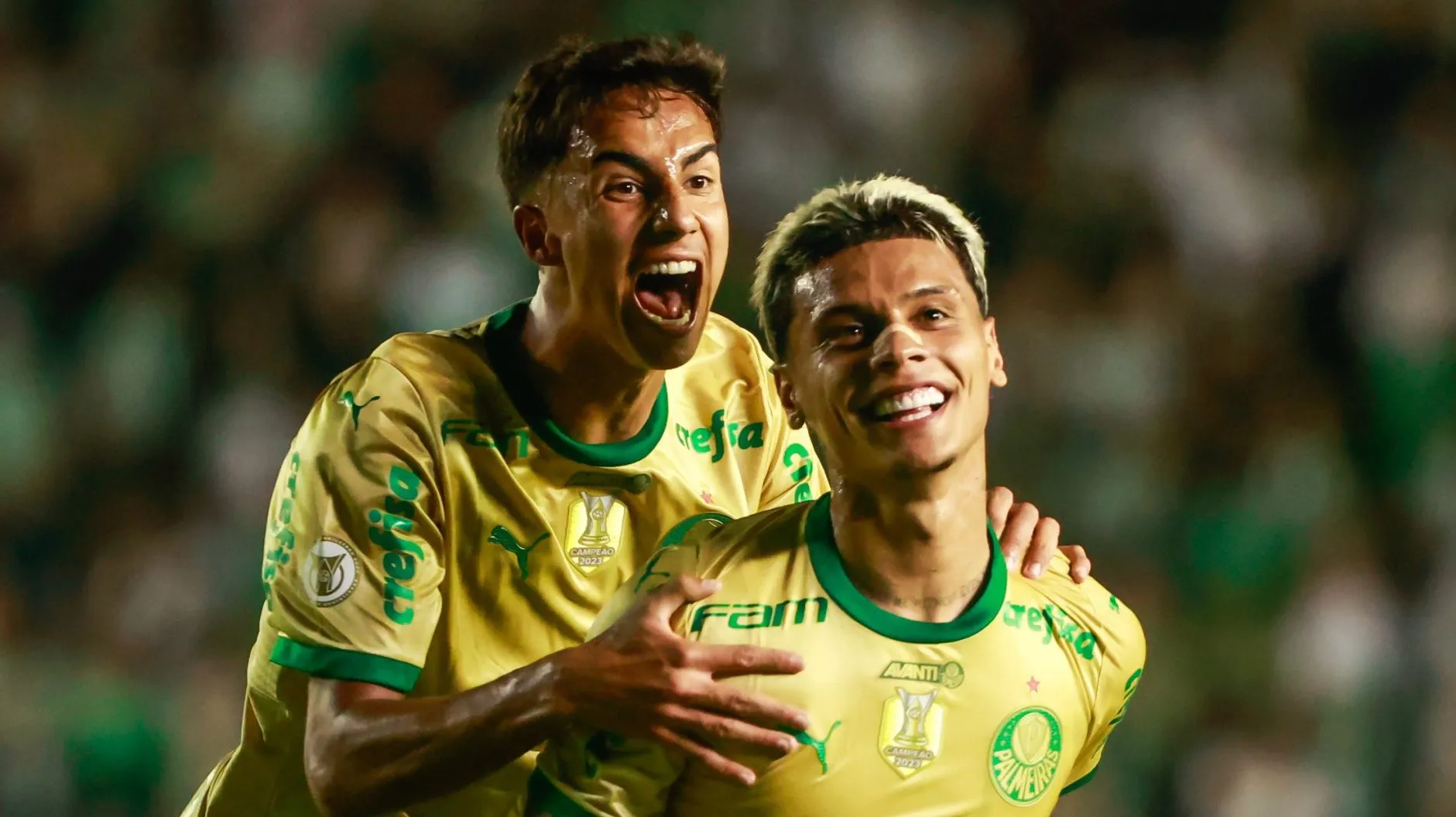 Richard Rios jogador do Palmeiras comemora seu gol com Vitor Reis jogador da sua equipe durante partida contra o Juventude no estadio Alfredo Jaconi pelo campeonato Brasileiro A 2024. Foto: Luiz Erbes/AGIF