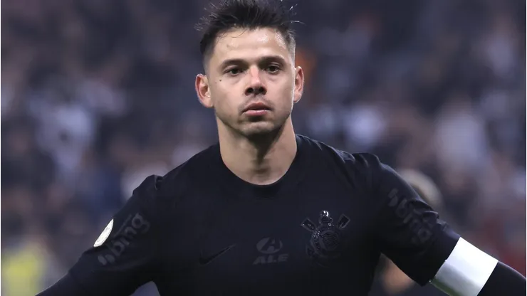 Romero comemorando gol durante partida entre Corinthians e Criciúma, na Neo Química Arena, pelo Brasileirão.