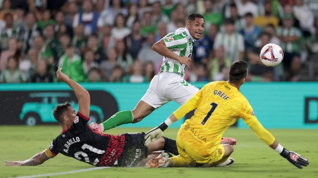 Vitor Roque em partida pelo Real Betis. Foto: DAX Images