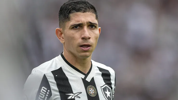 Savarino durante partida entre Botafogo e São Paulo, no Engenhão, pelo Brasileirão.