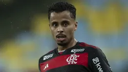Allan, meio-campista do Flamengo, pode ser negociado. Jorge Rodrigues/AGIF.