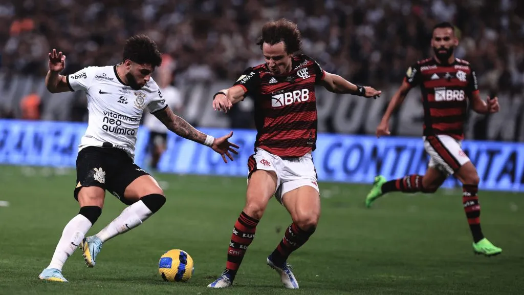 David Luiz em partida pelo Flamengo contra o Corinthians. Foto: Ettore Chiereguini/AGIF