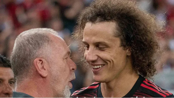 David Luiz, defensor ex-Flamengo, negocia com time brasileiro.