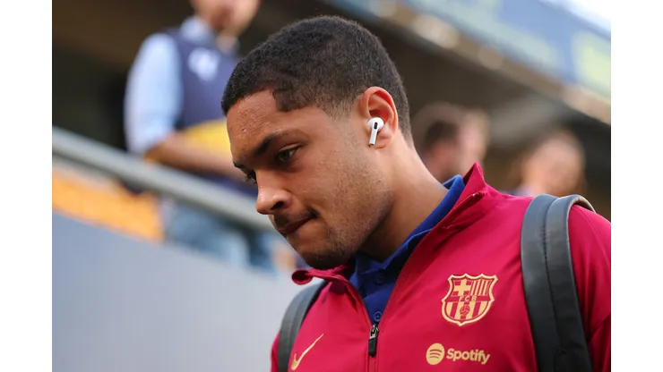 Vitor Roque, atacante do Barcelona, emprestado ao Real Betis