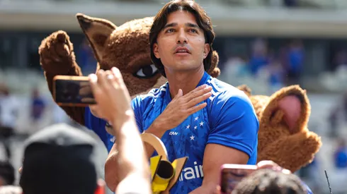 MG - BELO HORIZONTE - 07/04/2024 - MINEIRO 2024, CRUZEIRO X ATLETICO-MG - FINAL 2 - Marcelo Morenoj ogador do Cruzeiro se despede da carreira de jogador antes partida contra o Atletico-MG no estadio Mineirao pelo campeonato Mineiro 2024. Foto: Gilson Lobo/AGIF