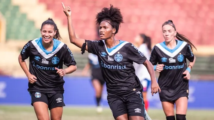 Gurias Gremistas comemoram golaço nos pênaltis sobre o Bahia na final do Brasil Ladies Cup