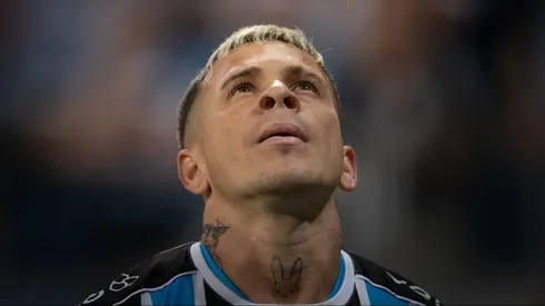 Soteldo, atacante venezuelano do Santos, jogando pelo Grêmio