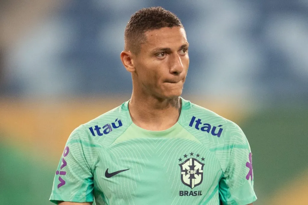 MT – CUIABA – 10/10/2023 – SELECAO BRASILEIRA, TREINO – Richarlison jogador da Selecao Brasileira durante treino no estadio Arena Pantanal. Foto: Gil Gomes/AGIF