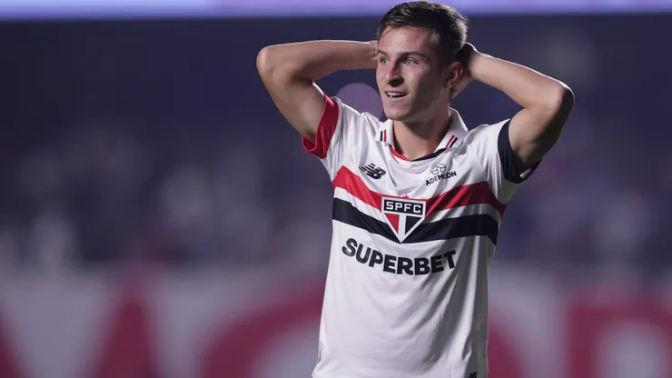 Sem espaço no São Paulo: Galoppo se aproxima do Santos e busca novos ares