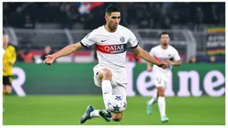 Achraf Hakimi pelo PSG em partida da UEFA Champions League diante do Borussia Dortmund no Signal Iduna Park. Foto: Powerpics / Alamy Stock Photo
