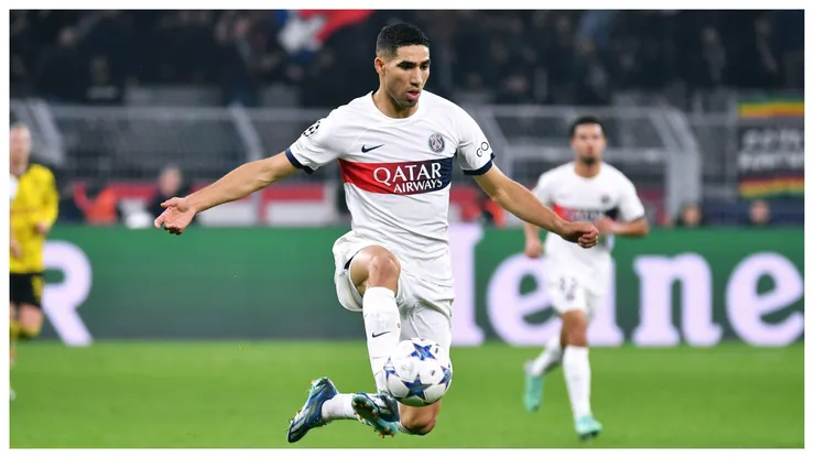 Achraf Hakimi pelo PSG em partida da UEFA Champions League diante do Borussia Dortmund no Signal Iduna Park. Foto: Powerpics / Alamy Stock Photo