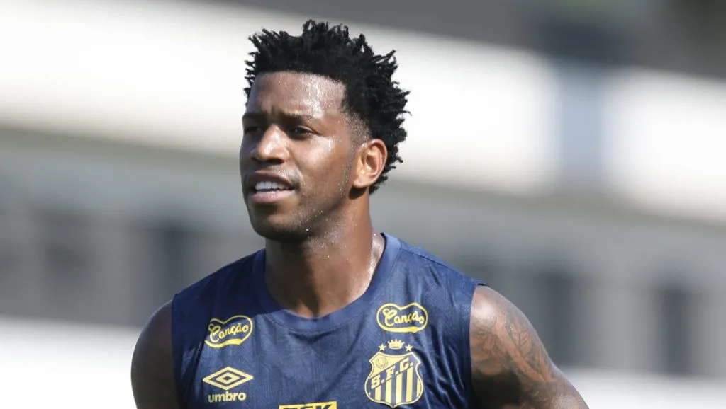 CT Rei Pele. Foto: Reinaldo Campos/AGIF – Gil durante treinamento do Alvinegro no CT Rei Pelé.