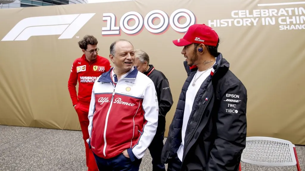 Hamilton e Fred Vasseur em 2019