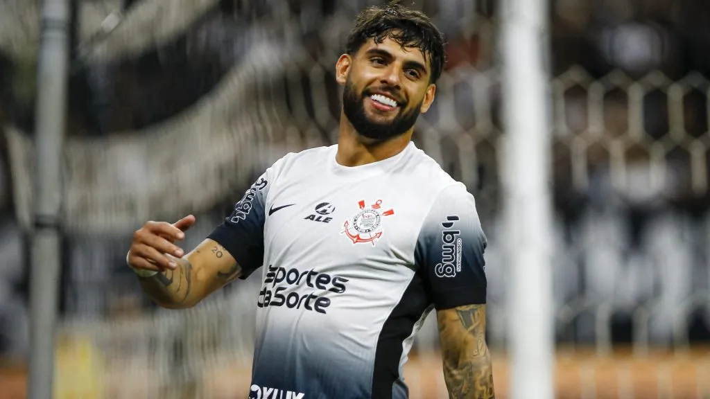 Yuri Alberto vê Depay pedir sua permanência no Corinthians – Foto: Marco Miatelo/AGIF