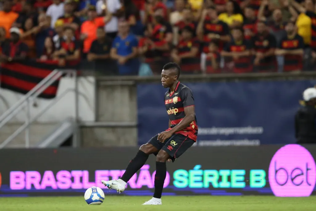 Foto: Marlon Costa/AGIF – Helibelton Palacios será devolvido pelo Sport ao Cruzeiro