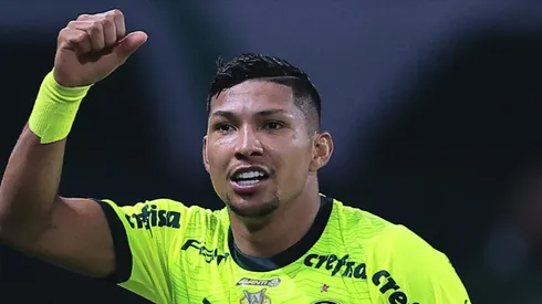 SP - SAO PAULO - 07/07/2024 - BRASILEIRO A 2024, PALMEIRAS X BAHIA - Rony jogador do Palmeiras comemora seu gol durante partida contra o Bahia no estadio Arena Allianz Parque pelo campeonato Brasileiro A 2024.