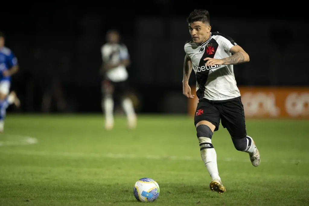 Foto: Jorge Rodrigues/AGIF – Victor Luís não deve permanecer no Vasco para o ano que vem