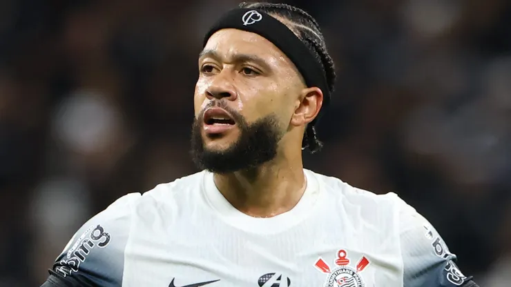 Memphis Depay foi o nome do jogo contra o Bahia