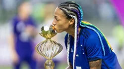 Byanca Brasil, joia do Cruzeiro comemora título mineiro de 2024 no Mineirão