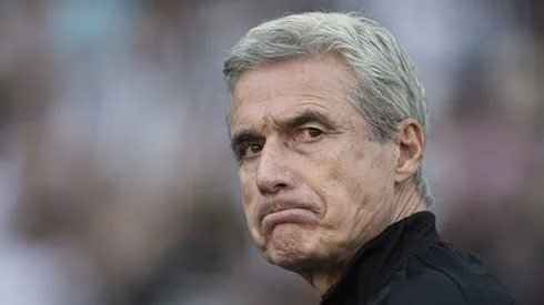 Luís Castro está na mira do Santos