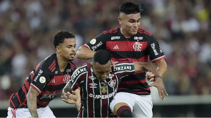 Marquinhos, do Fluminense, durante clássico. Foto: Alexandre Loureiro/AGIF