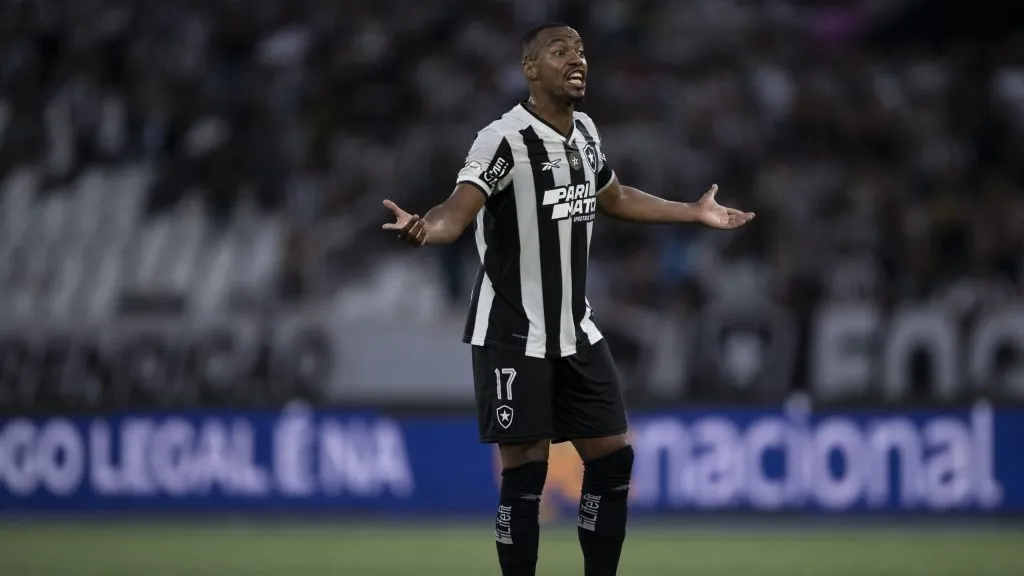 Marlon Freitas pelo Botafogo em 2024. Foto: Jorge Rodrigues/AGIF