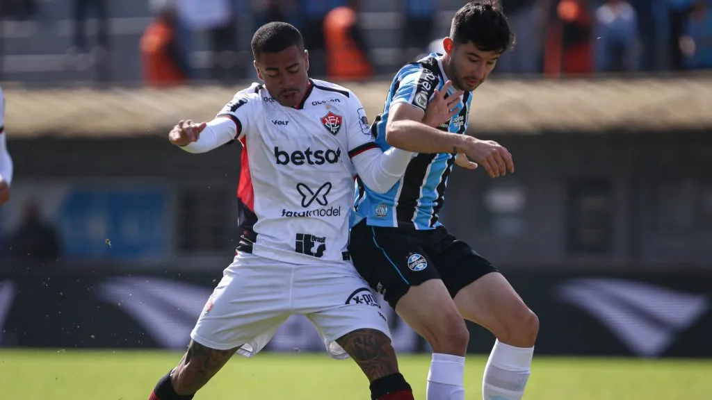 Villasanti disputando lance. Foto: Maxi Franzoi/AGIF