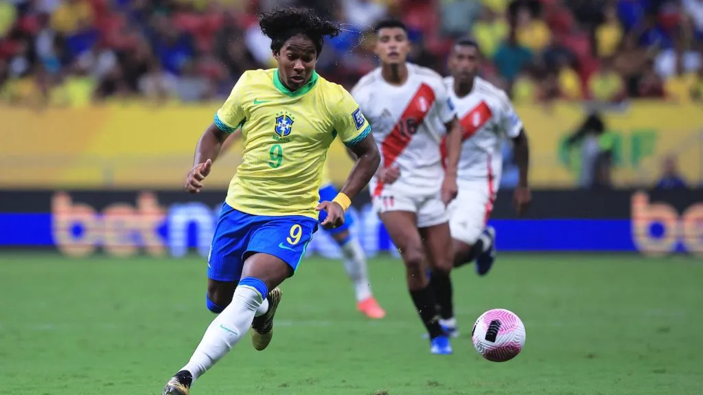 Endrick na Seleção Brasileira. Foto: Ettore Chiereguini/AGIF