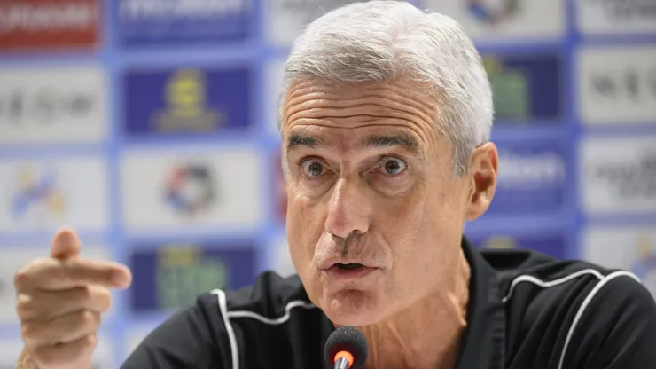 Luís Castro em entrevista coletiva pelo Al-Nassr. Foto: Noushad Thekkayil