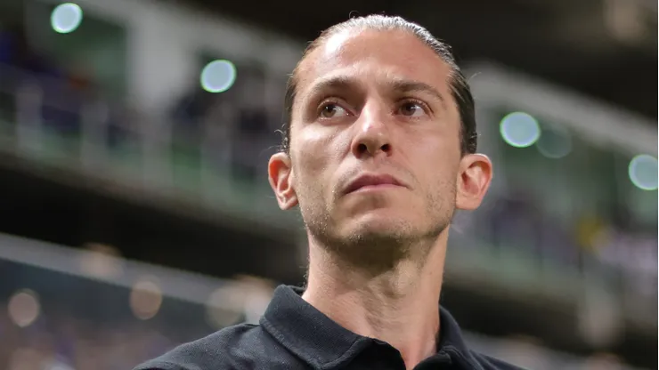 Filipe Luís durante partida entre Cruzeiro e Flamengo, no Estádio Independência, pelo Campeonato Brasileiro.