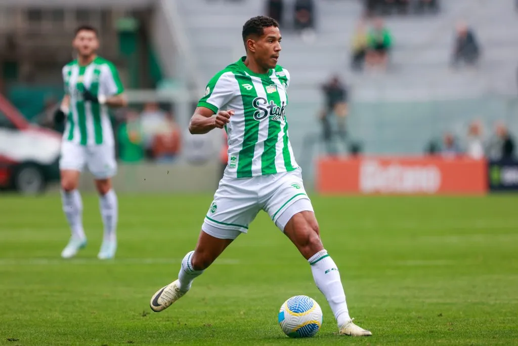 João Lucas foi vendido ao Grêmio. Luiz Erbes/AGIF.