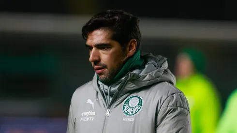 Abel Ferreira, treinador do Palmeiras, esboça time contra Cruzeiro
