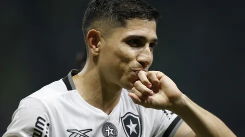 Savarino faz grande temporada e já desperta interesse de clubes da Europa - Foto: Miguel Schincariol/Getty Images.