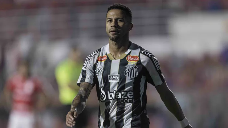 Serginho segue com futuro indefinido no Santos