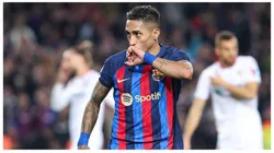 Raphinha comemora gol pelo Barcelona em partida da La Liga diante do Sevilla. Foto: Sipa US / Alamy Stock Photo