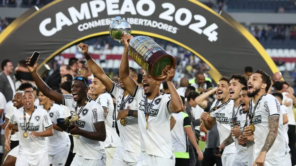 Jogadores do Botafogo comemoram o título da Copa Libertadores 2024. Foto: ALEJANDRO PAGNI