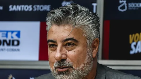 Alexandre Gallo, coordenador do Peixe, em coletiva na Vila Belmiro.