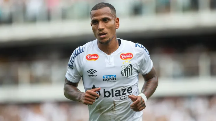Otero acerta renovação com o Santos e aguarda técnico