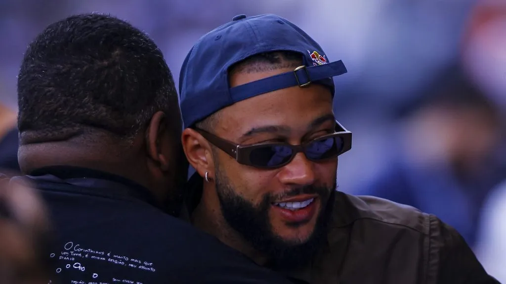 Memphis Depay está voando pelo rival - Foto: Marco Miatelo/AGIF.