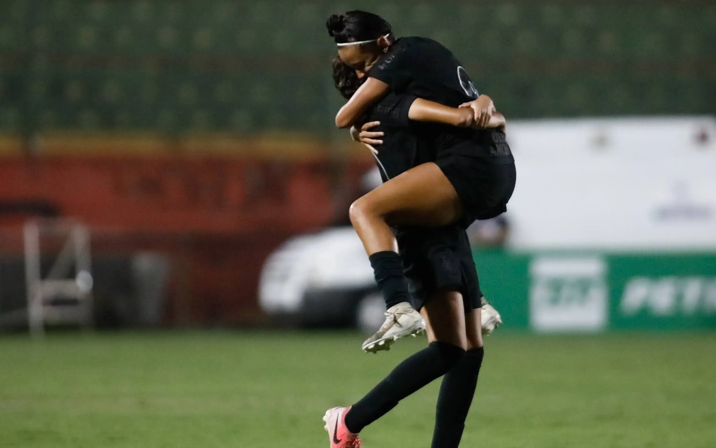 Brabinhas do Corinthians, comemoram vitória com goleada sobre o Cruzeiro no Canindé durante partida válida pela Copinha Feminina 2024. Foto: Rodrigo Gazzanel/Agência Corinthians