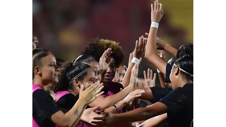 Brabinhas do Corinthians comemoram vitória sobre o Cruzeiro na Copinha Feminina