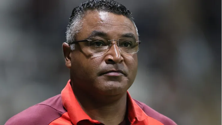 Roger Machado durante partida entre Atlético-MG e Internacional, na Arena MRV, pelo Campeonato Brasileiro.