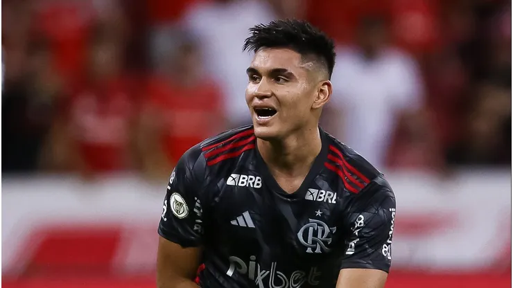 Alcaraz não vive bom momento pelo clube carioca. Photo by Pedro H. Tesch/Getty Images